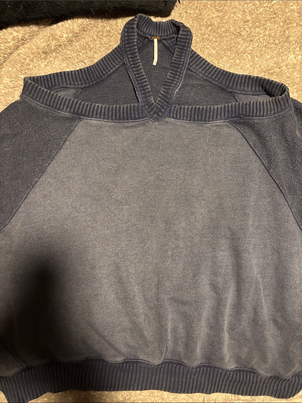 Woman’s Free People gray w- a great cold shoulder design oversized & adorable!
